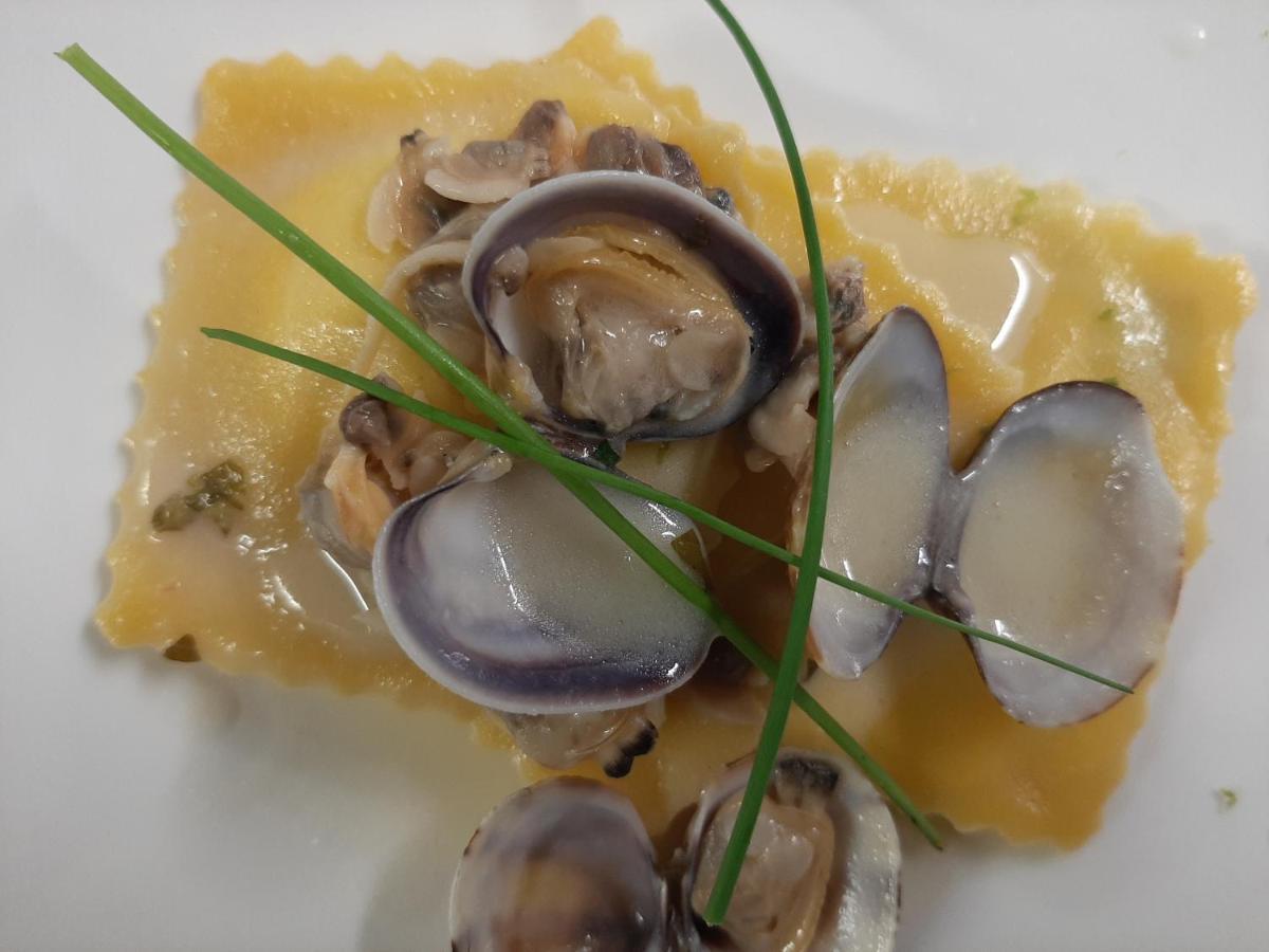 La Locanda Della Staffa Pombia ภายนอก รูปภาพ